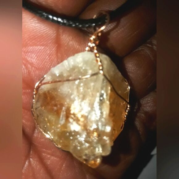 Hand crafted crystal pendant necklace - Picture 3 of 8